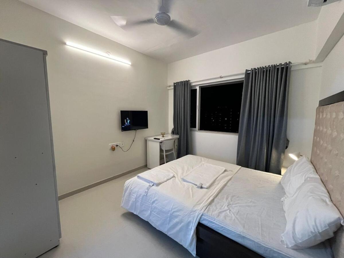 2Bhk Plus Living Room Near Nesco Malad East West มุมไบ ภายนอก รูปภาพ